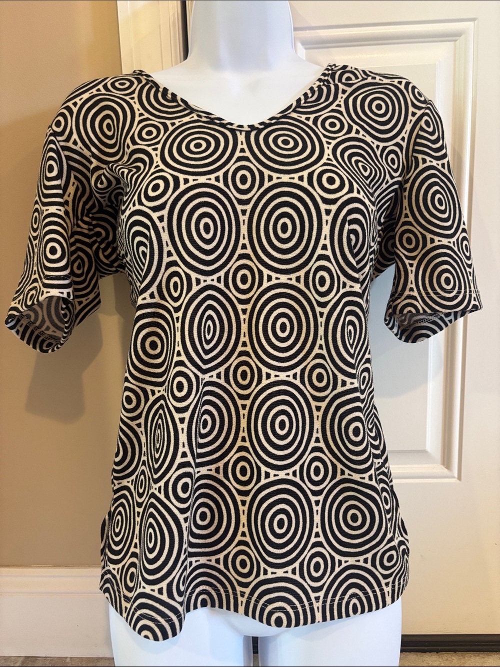 Simply Irresistible Black & Cream Concentric Circle Short Sleeve Hooded Tee